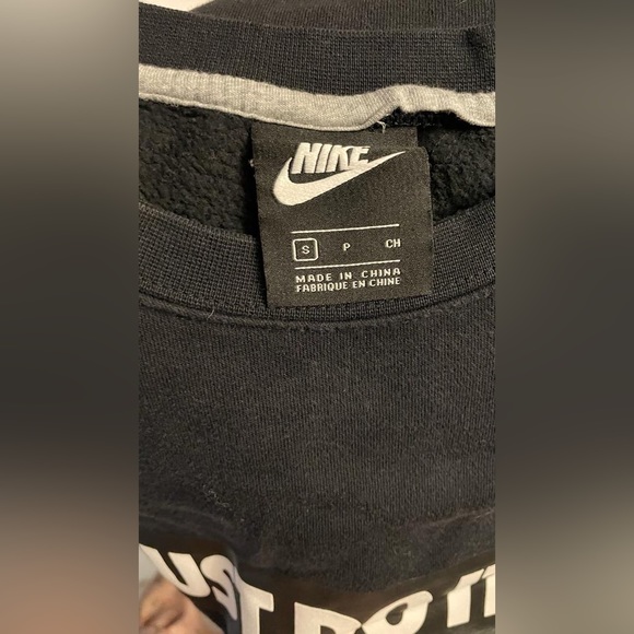 NIKE BLACK CREWNECK SIZE S NEVER WORN - Picture 5 of 5